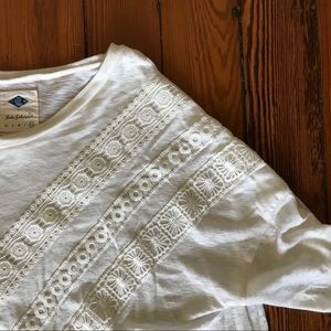 White detail top quarter sleeve